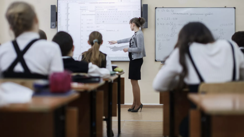 В Югре напомнили о запрете носить в школах головные уборы