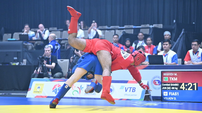 Российские самбисты завоевали десять золотых медалей в первый день молодёжного первенства мира
