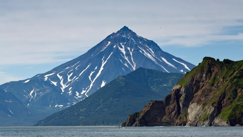 Трое туристов получили серьёзные травмы при подъёме на Вилючинский вулкан