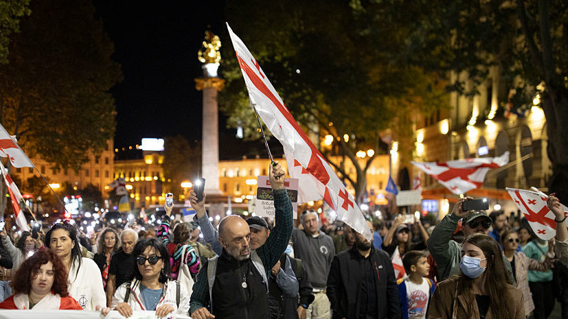 Митингующие в Тбилиси избили съёмочную группу телеканала «Имеди»