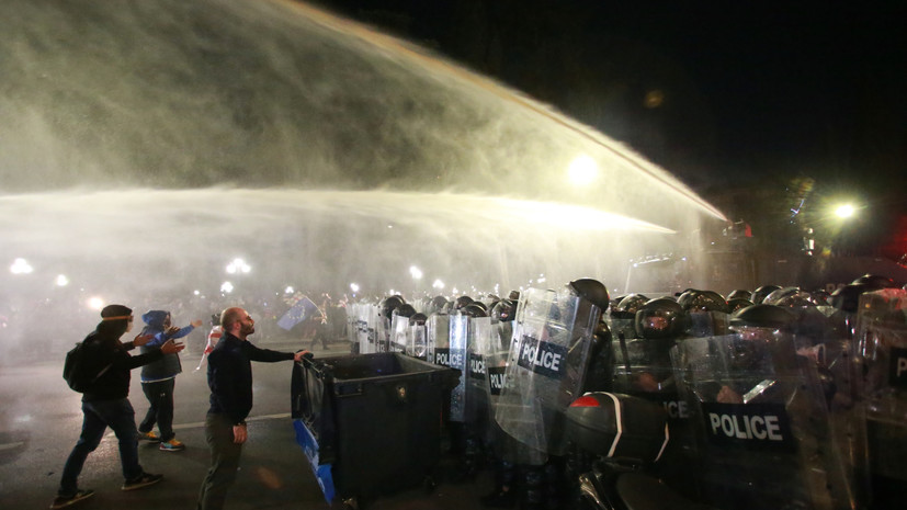 МВД: 14 полицейских пострадали в результате беспорядков в Тбилиси