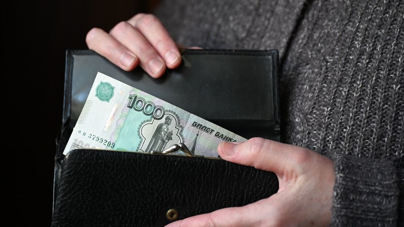 Сенатор Епишин: из-за долгов по налогам может быть удержана часть зарплаты