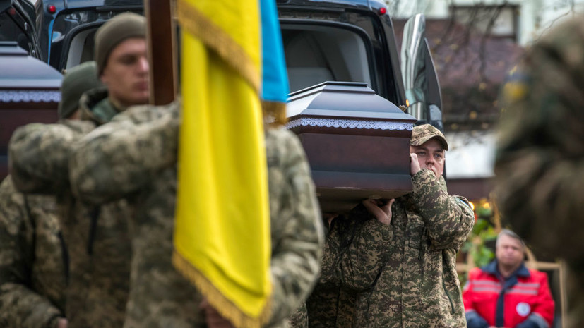 «КП»: украинцев заставляют посещать похороны военных