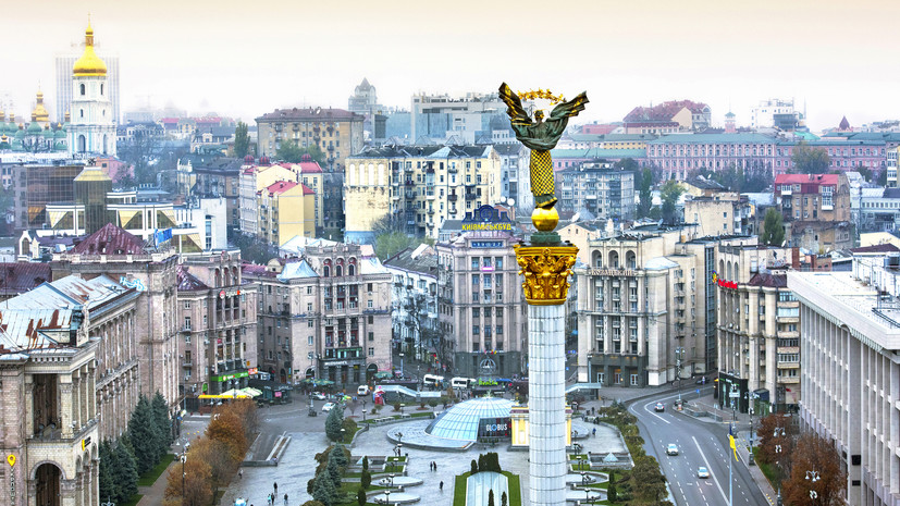 «СТРАНА.ua»: в Киеве подростки включили на улице гимн России