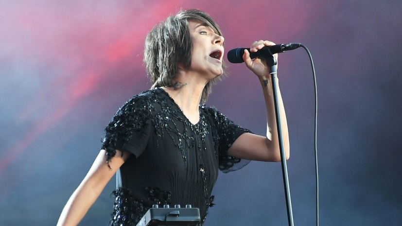 Земфира следит за статусом своего ИП в России