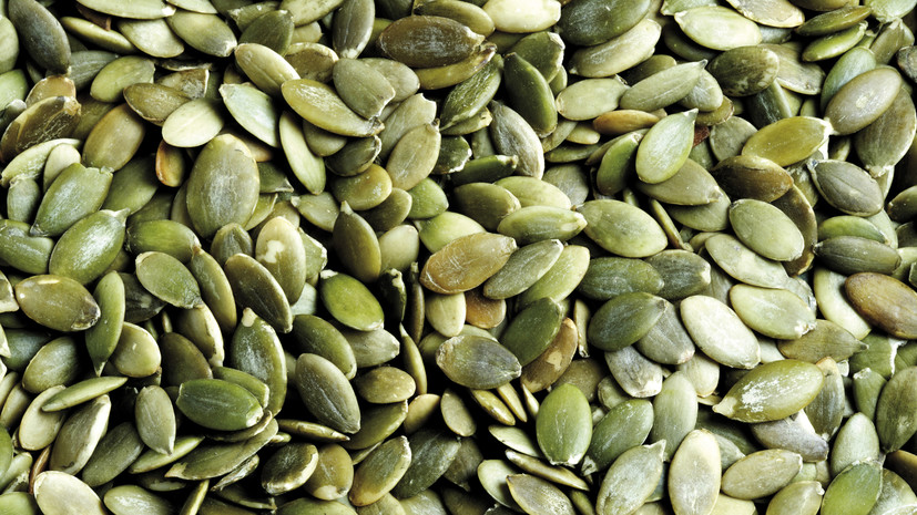 Диетолог Устинова: горсть тыквенных семечек содержит суточную норму магния