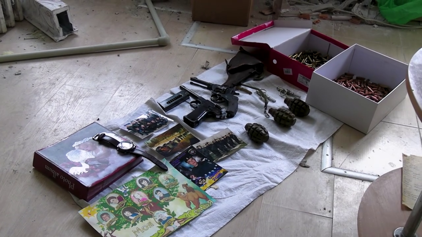 В ЛНР в бывшей квартире сотрудника СБУ нашли раритетное оружие и боеприпасы