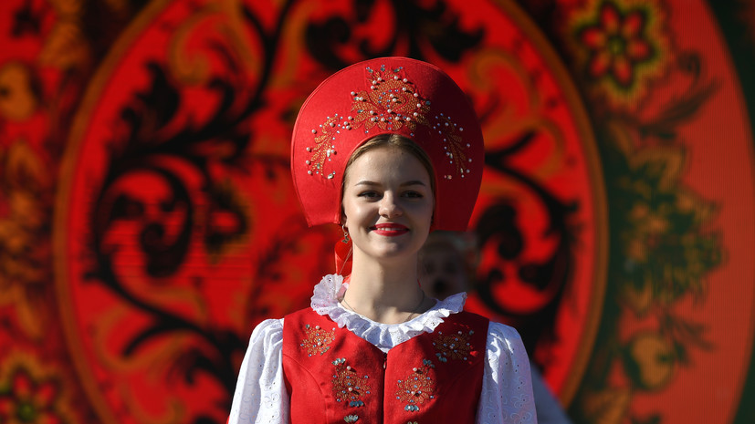 Стилист Скороходова: аксессуары легче всего подстроить под русский стиль