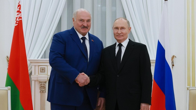 Лукашенко поздравил Путина с днём рождения