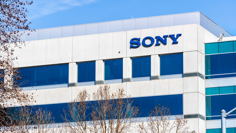 Sony начала продавать смартфоны без USB-кабеля и зарядного блока в коробке