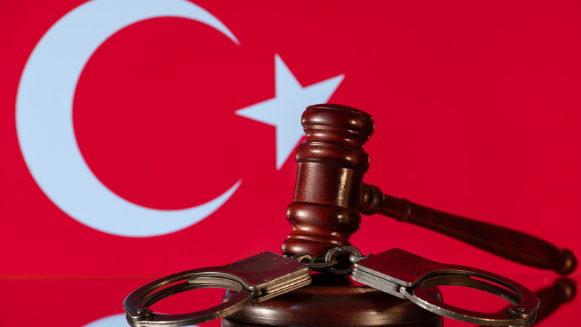 Ряд известных в Турции певиц и актёров задержали по делу о наркотиках