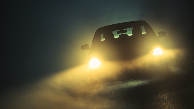 Автоэксперт Баканов посоветовал измерять расстояние в секундах при езде в туман