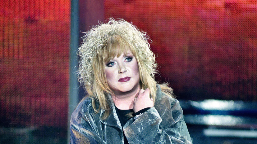 Несоответствие персональных данных: Алле Пугачёвой аннулировали полис ОМС