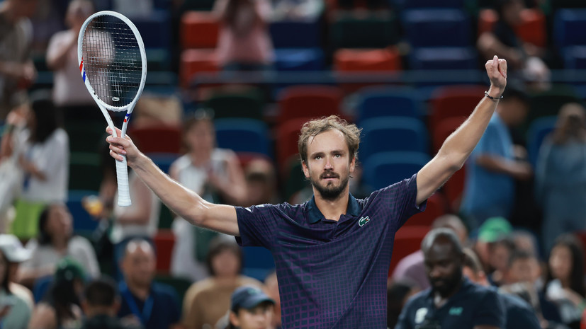 Медведев вышел в 1/4 финала «Мастерса» в Шанхае