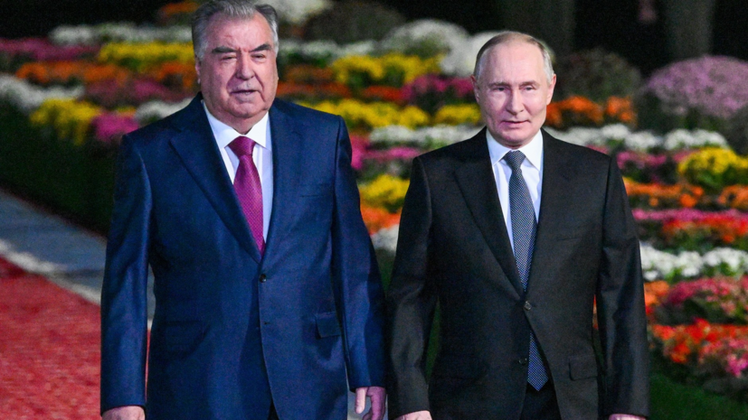 Путин возложил венок к памятнику Исмоилу Сомони в Душанбе