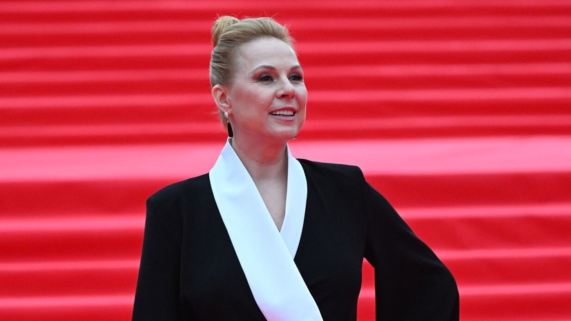 Дина Корзун рассказала о своём участии в спектакле «Вечно живые»