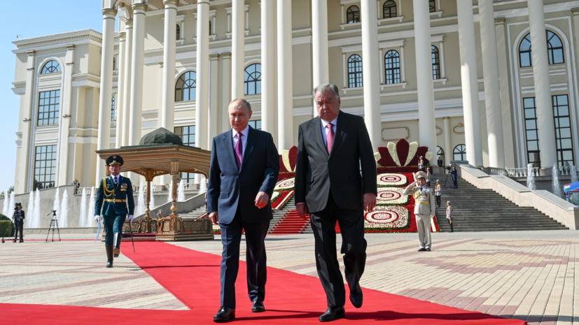 Путин назвал базу ВС России в Таджикистане гарантом безопасности региона