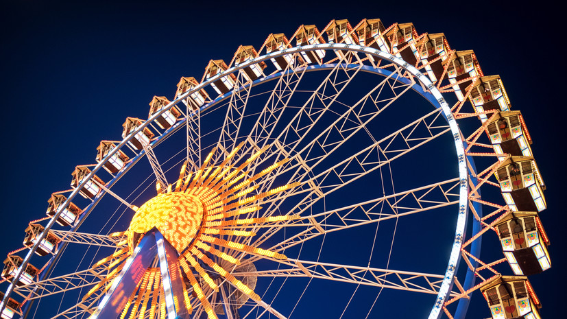 На ярмарке в Боливии на посетителей упало колесо обозрения