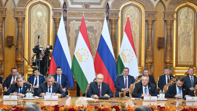 Россия и Таджикистан подписали 16 документов в ходе визита Путина в Душанбе