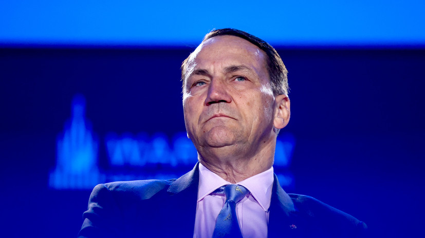 Сикорский: в переговорах с Россией сначала нужно показать силу