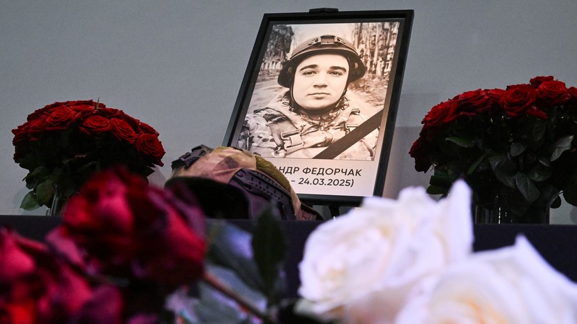 В Симферополе открыли доску в память о военкоре Александре Федорчаке