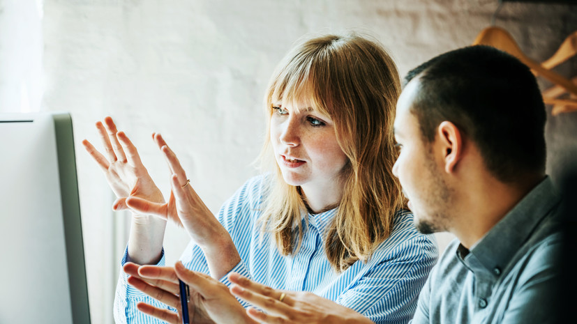 Россияне назвали разговоры коллег в офисе главной причиной стресса