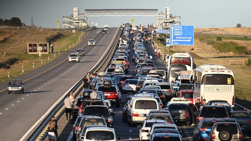 Движение на Крымском мосту временно перекрыто