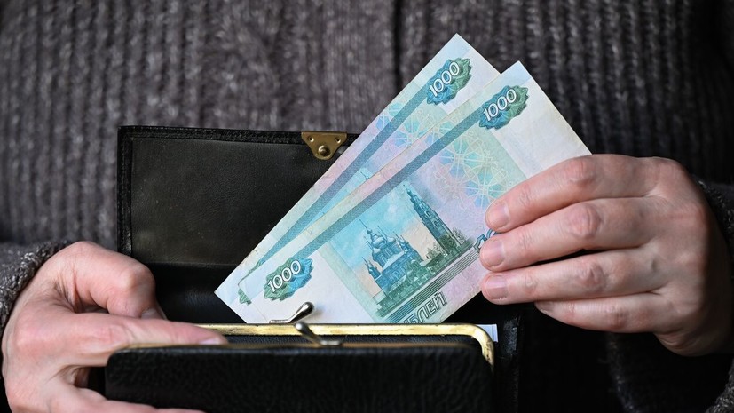 «Известия»: средний размер пенсий просел ниже четверти от зарплат