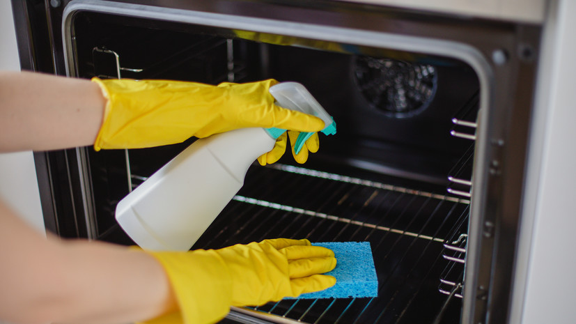 Фармацевт Золотарёва: нагар в духовке опасен для здоровья