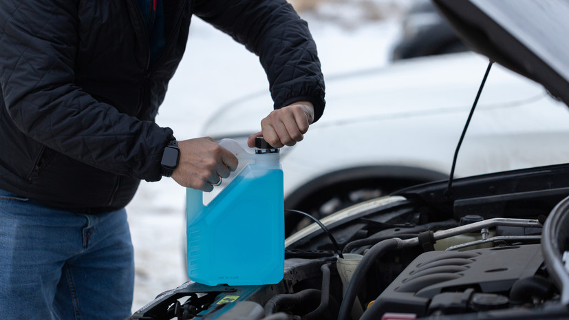 Автоэксперт Ладушкин пояснил, как не попасться на поддельную незамерзайку