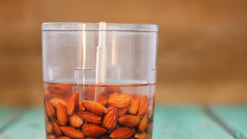 Диетолог Поляков: орехи нужно замачивать перед употреблением