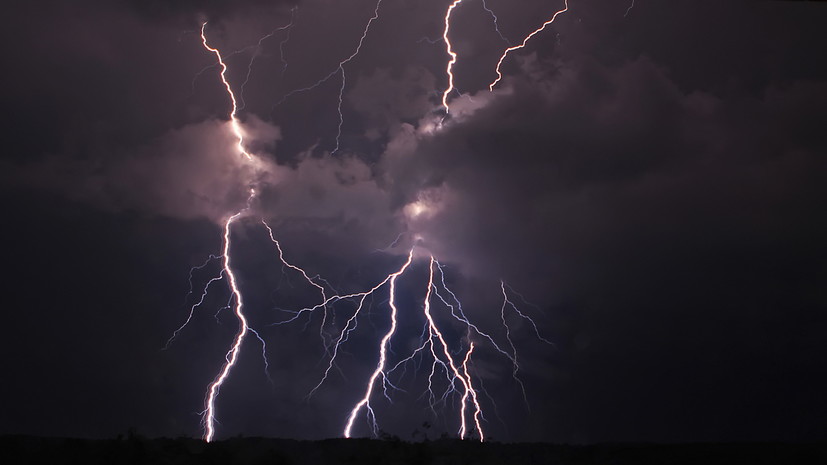 В небе над Адлером зафиксировали молнию рекордной силы