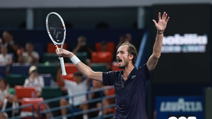 Медведев спорил с судьёй после поражения в полуфинале турнира ATP в Шанхае