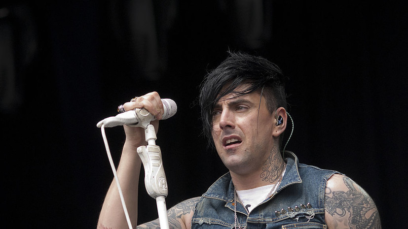 Guardian: вокалист Lostprophets Йен Уоткинс умер после нападения в тюрьме