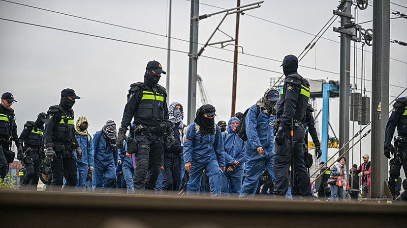 Забастовка рабочих в порту Роттердама привела к затору