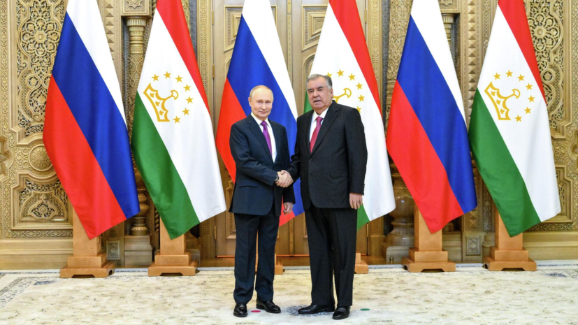 Путин перед ужином в Душанбе пошутил, что Рахмон морил его голодом