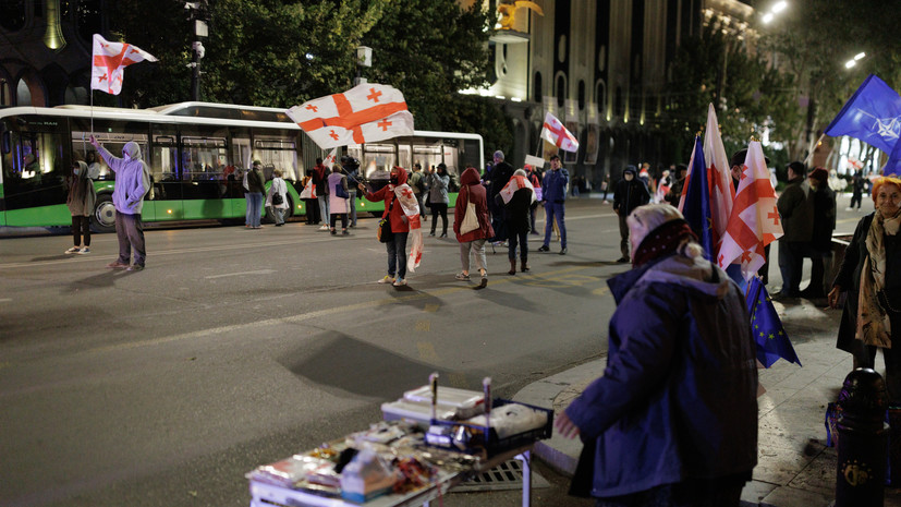 В Тбилиси около 2 тысяч человек приняло участие в протестном шествии