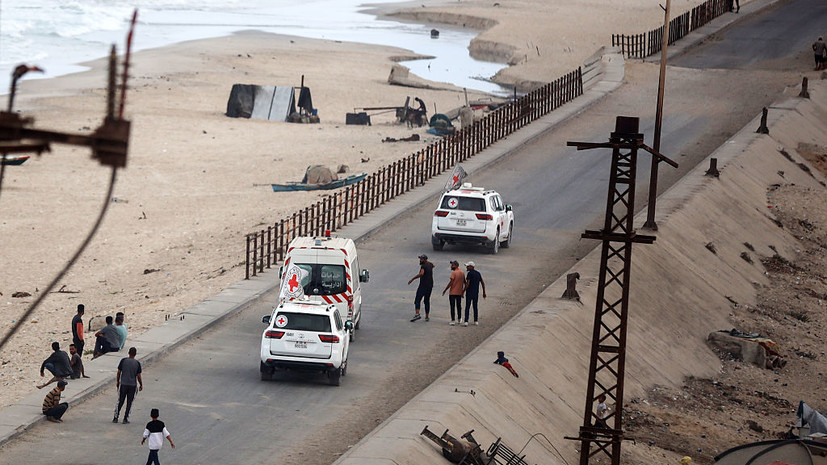 Автомобиль МККК в Газе выдвинулся за израильскими заложниками