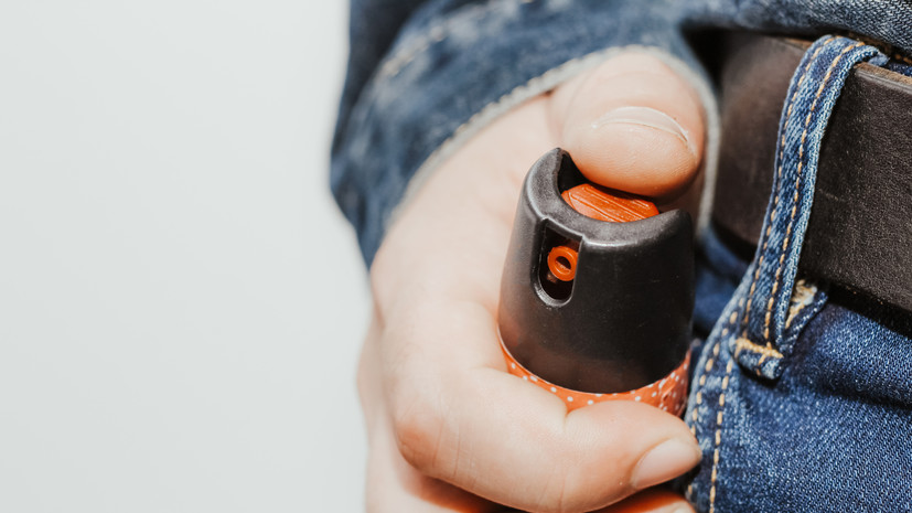 В Екатеринбурге 11 детей госпитализировали после распыления баллончика в школе