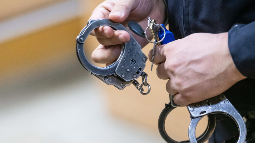 В Петербурге задержан пенсионер, устроивший в гаражах тайники с наркотиками