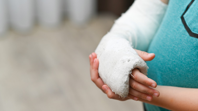 В Тюмени подростку за перелом руки выплатят компенсацию в 100 тысяч рублей