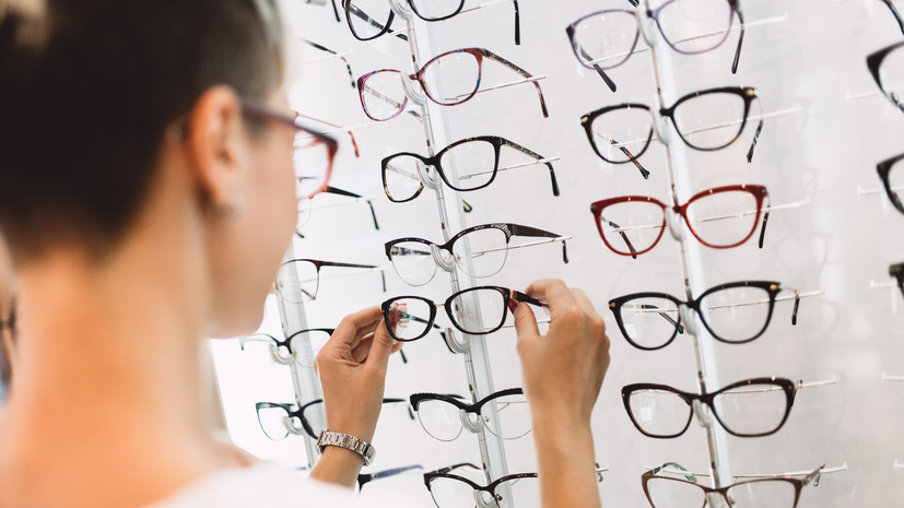 Офтальмолог Левина дала советы по выбору оправы для очков