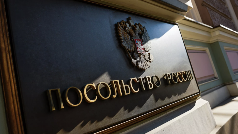 Посольство: говорить о немедленной депортации россиян из Латвии преждевременно