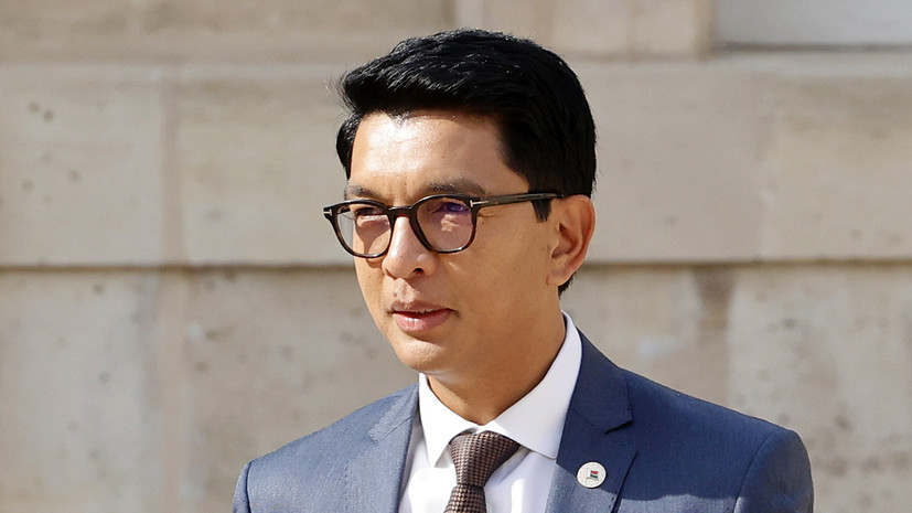 Покинувший Мадагаскар президент отказался уходить в отставку