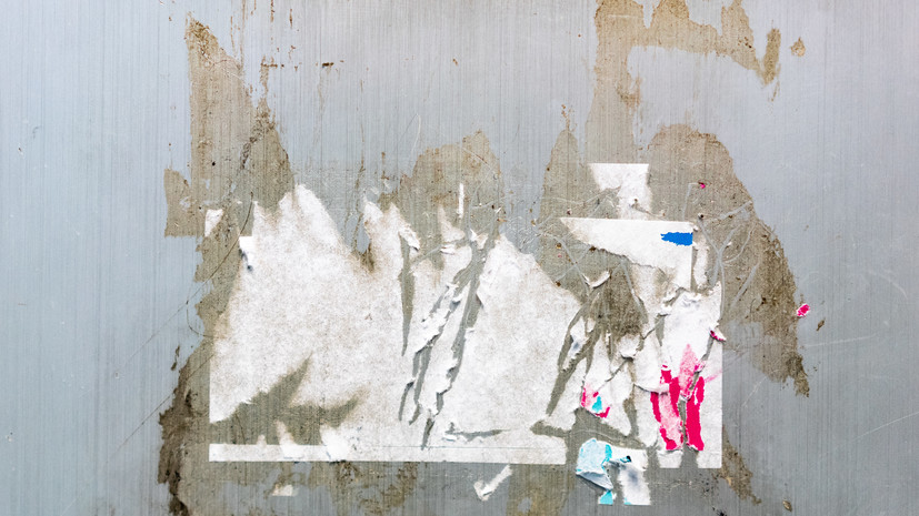 Юрист Салкин напомнил о штрафах за расклейку объявлений на двери подъезда