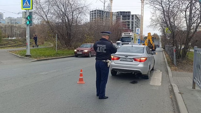 В Екатеринбурге машина сбила выбежавшего на проезжую часть мальчика