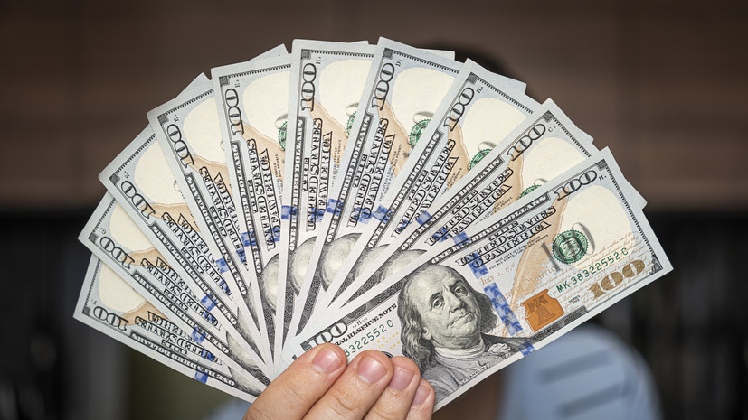 ЦБ России понизил курс доллара до 79,9 рубля