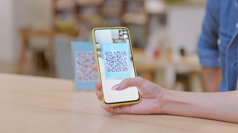 Специалист Кокунцыков посоветовал не сканировать QR-код в случайном месте