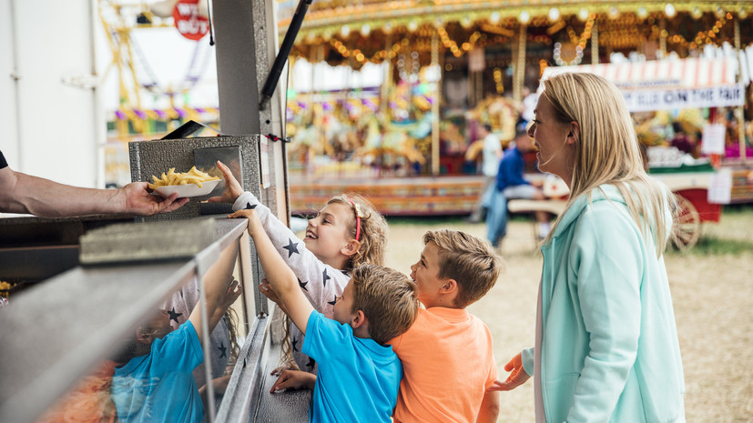 Тренер Опальницкий: не стоит полностью ограничивать ребёнка в сладостях и фастфуде