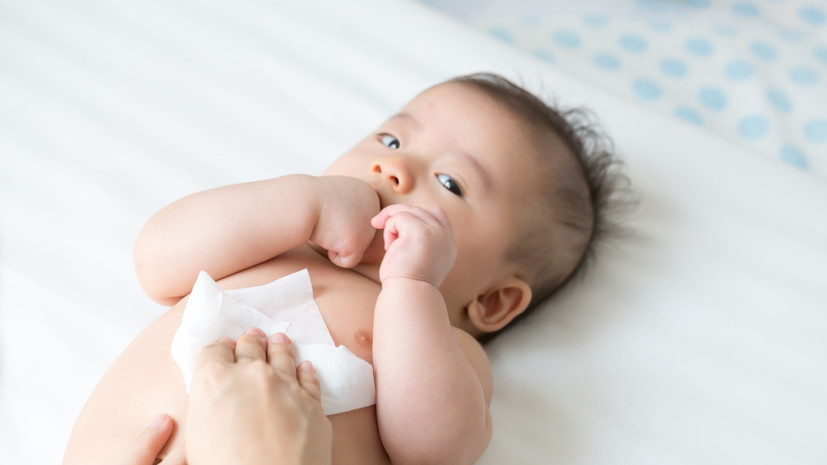 Химик Дорохов: влажные салфетки могут быть вредны для детской кожи